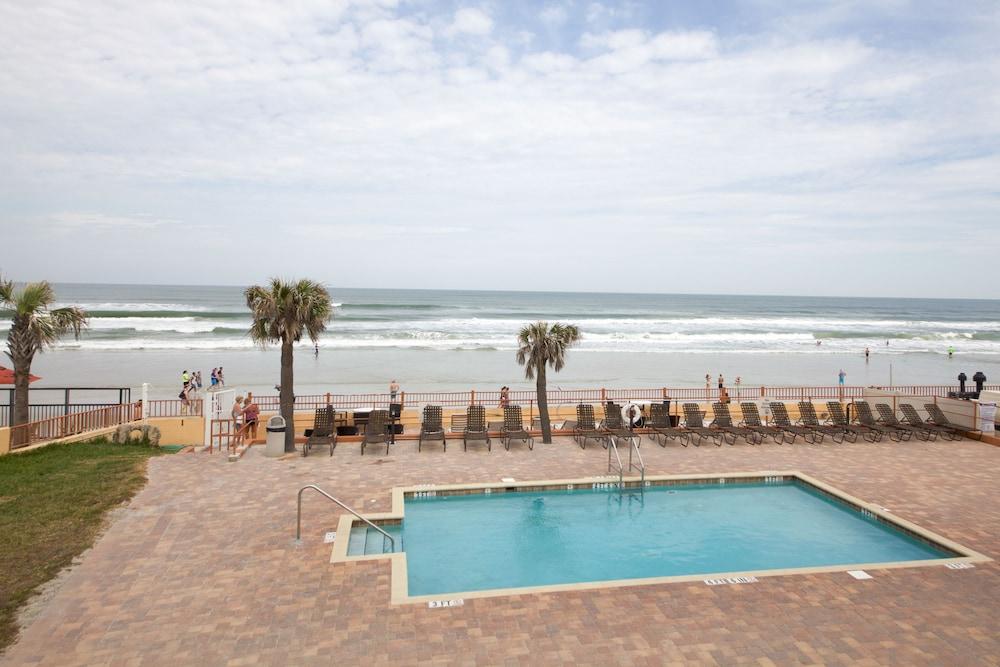 Beach House Hotel 2*