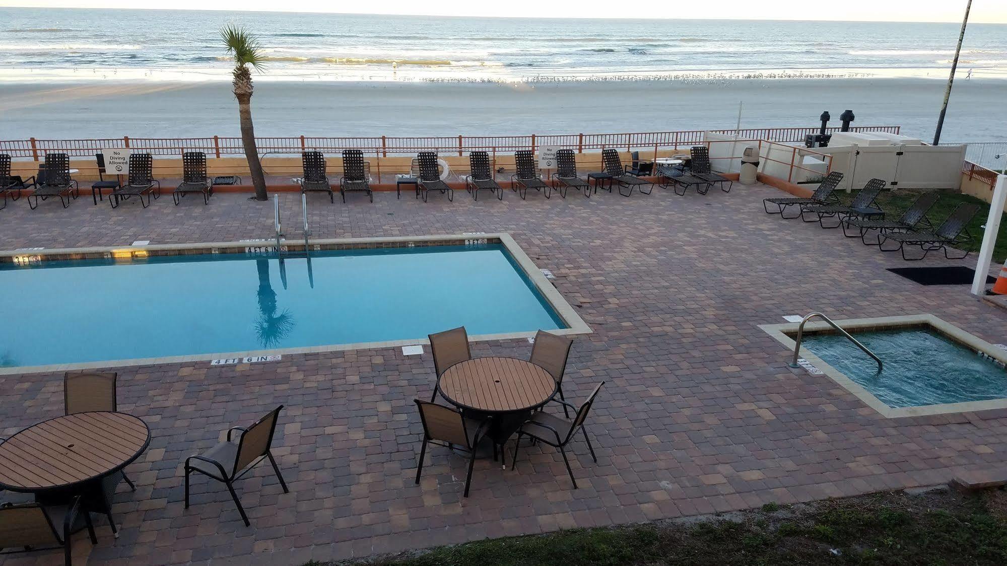 Beach House Hotel 2*